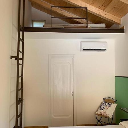 カーヴァ・デ・ティッレーニ La Stanza In Giardino Bed & Breakfast エクステリア 写真