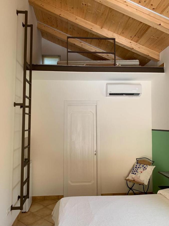 カーヴァ・デ・ティッレーニ La Stanza In Giardino Bed & Breakfast エクステリア 写真