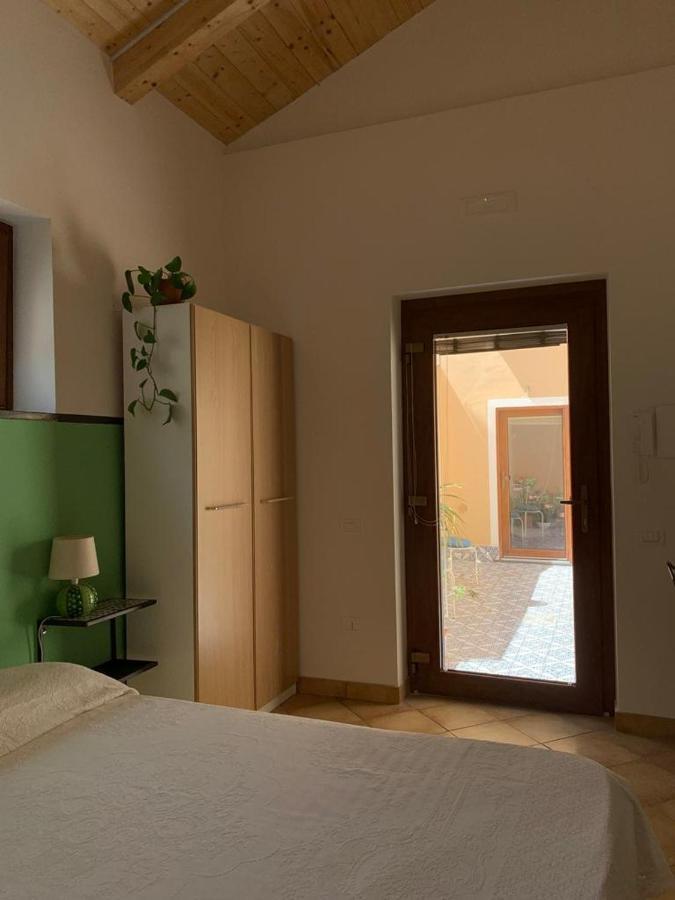 カーヴァ・デ・ティッレーニ La Stanza In Giardino Bed & Breakfast エクステリア 写真